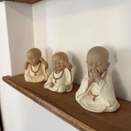 Lot de 3 petits moines représentants de la sagesse